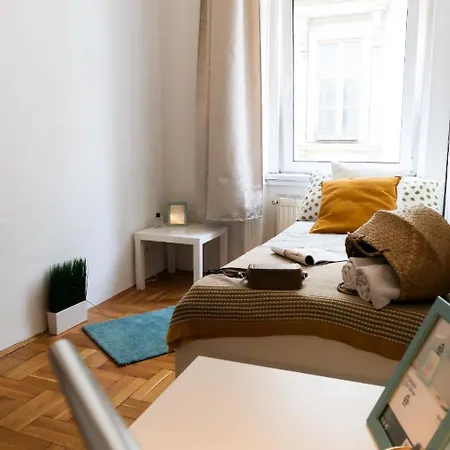 Apartment Kiraly Stret Hollo Utca